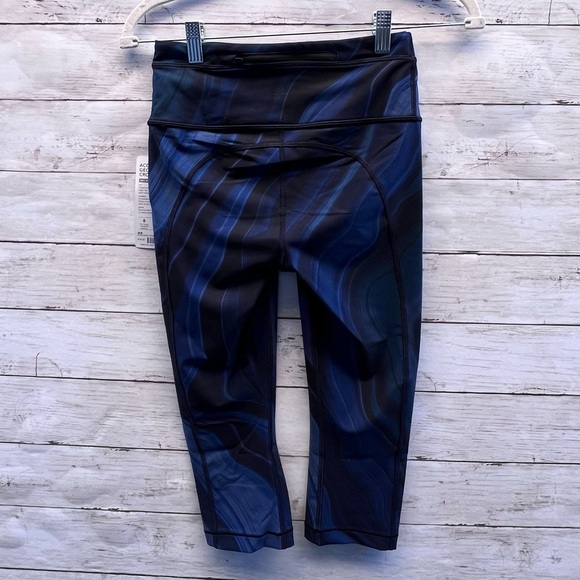 NEW Size XS Athleta Accelerate Geode Crop Blue High Rise Capri Leggings - Picture 4 of 10